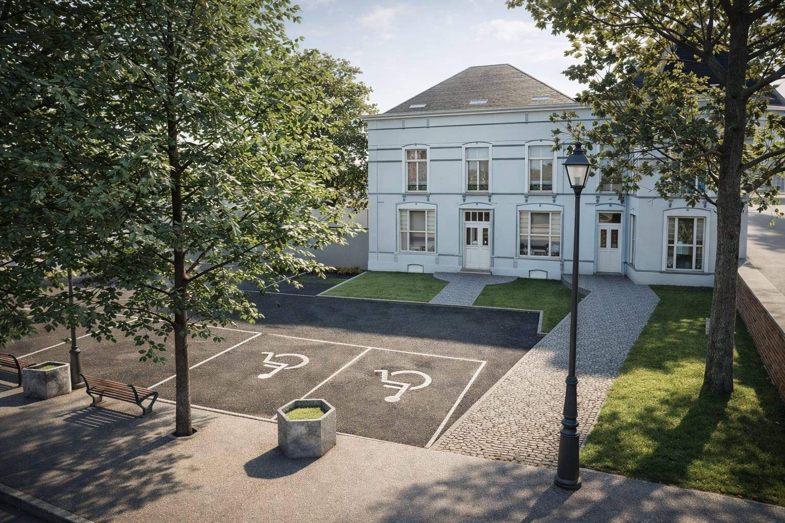 Vue extérieure du bâtiment avec parvis arboré et places de stationnement PMR